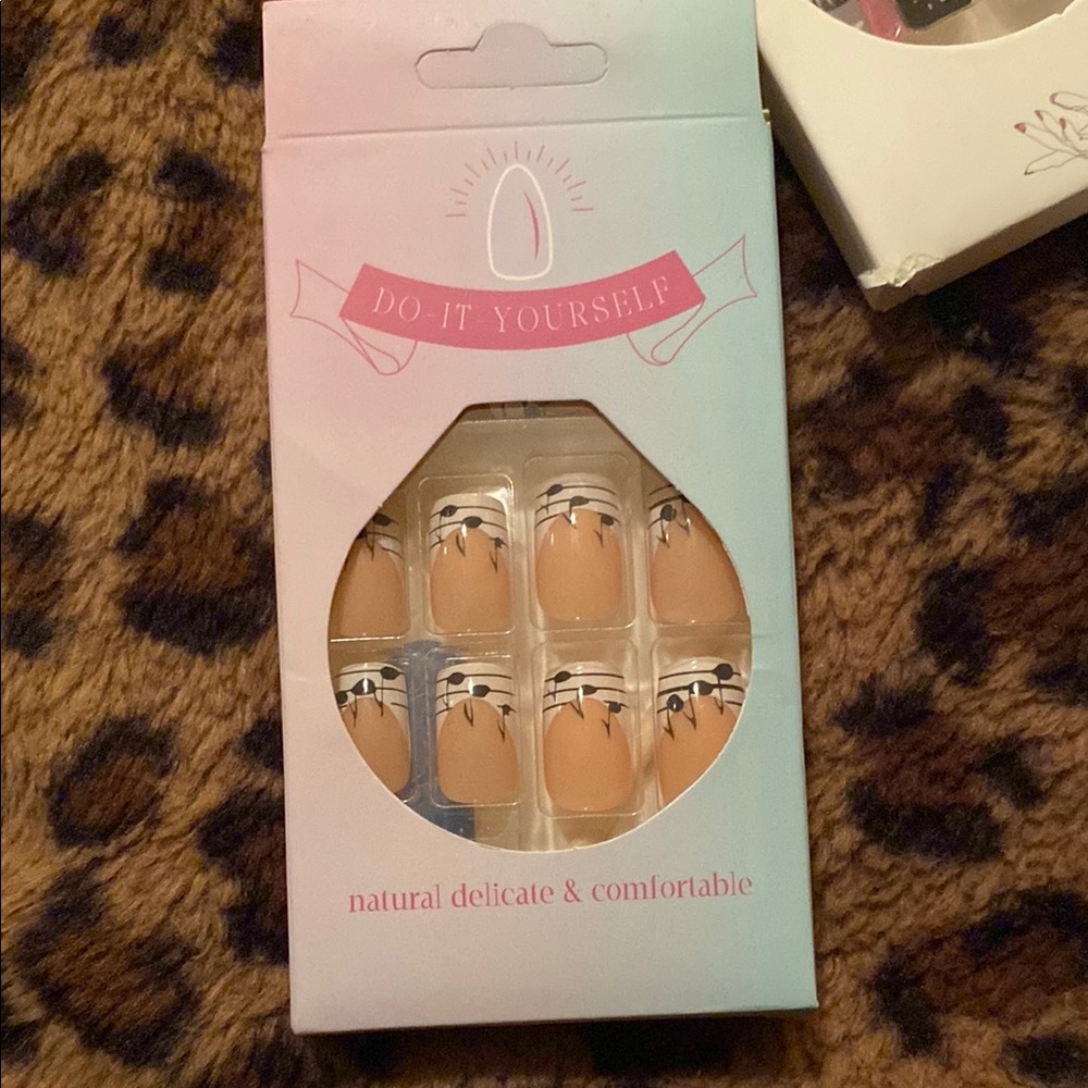 DIY Natural Delicate Press-On Nails